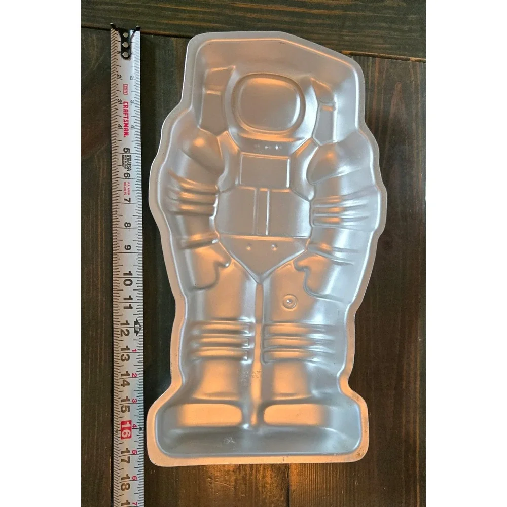 Wilton Astronaut Spaceman Cake Pan‎ Vintage 1978 Aluminum Mold 502-2098 Silver